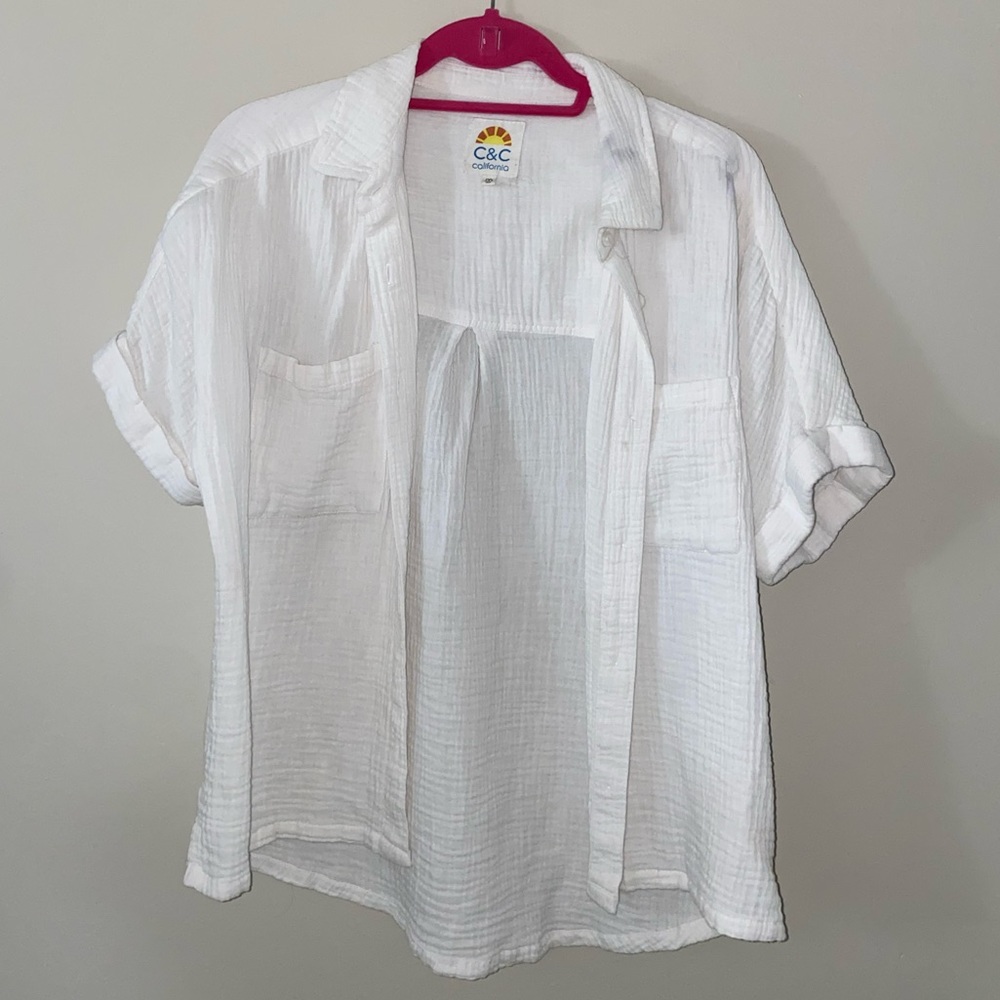 Medium Lightweight White Button Up T-shirt